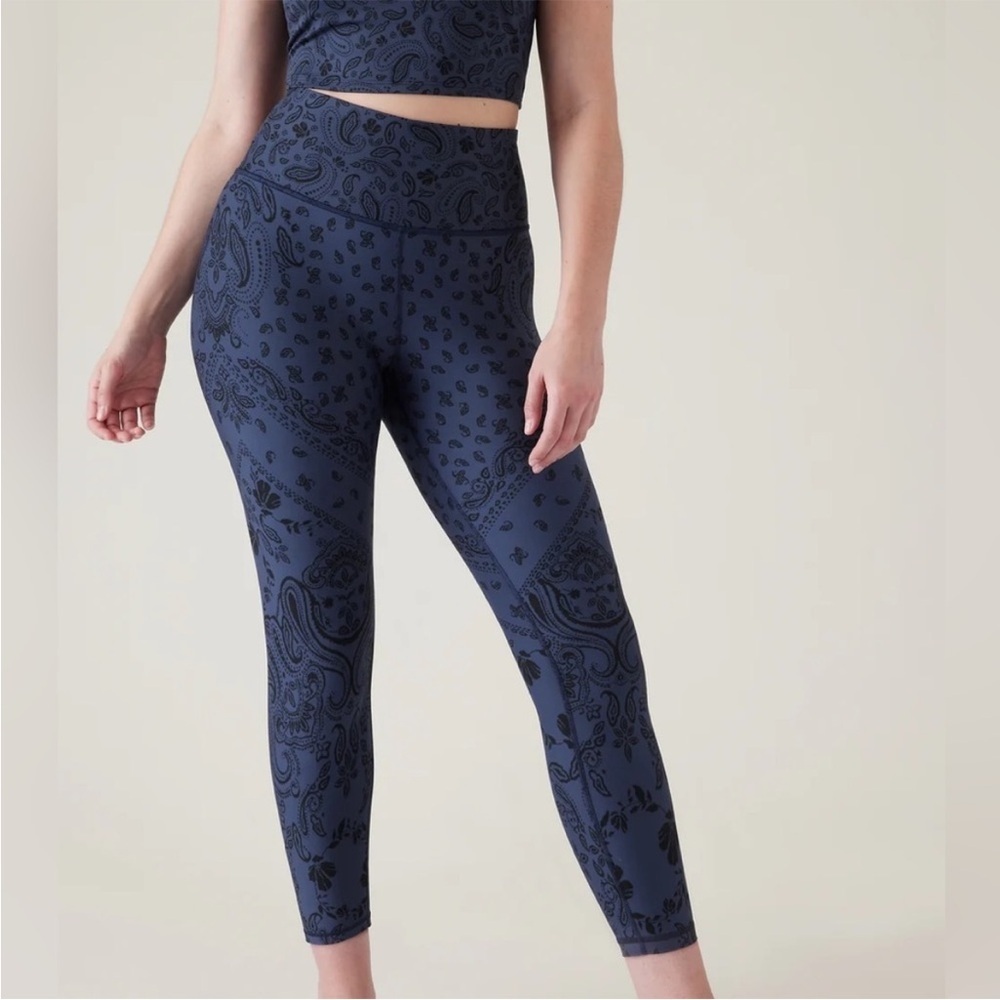 Athleta Like New Elation Textured 7/8 Tight Leggings Navy Floral Boho Size Small